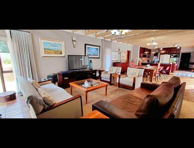 4 BEDROOM HOUSE FOR SALE IN WOODLAND HILLS